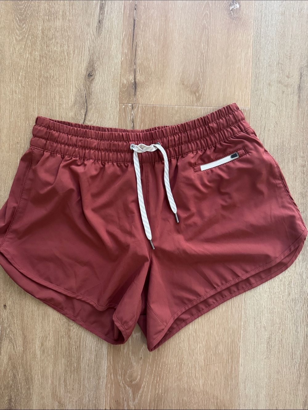Vuori size M clementine shorts. Lined. 4β inseam. Brick red color.